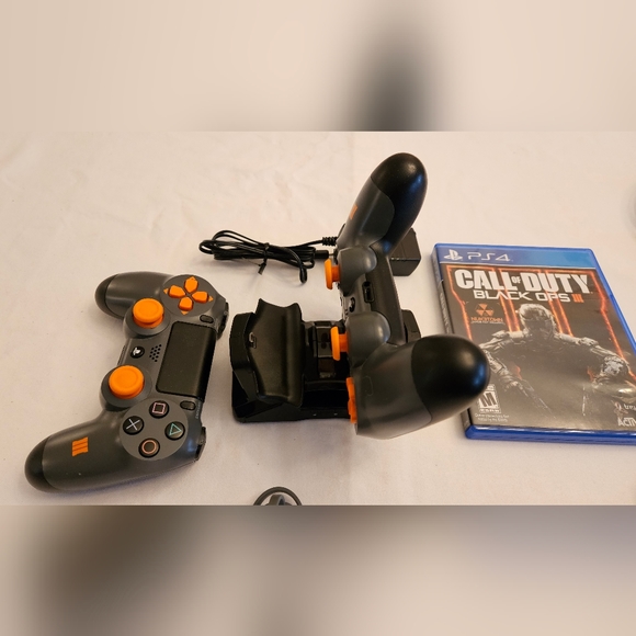 PlayStation4 1TB Call of Duty Black Ops III bundle with Blu-ray disc PLUS - Picture 9 of 15